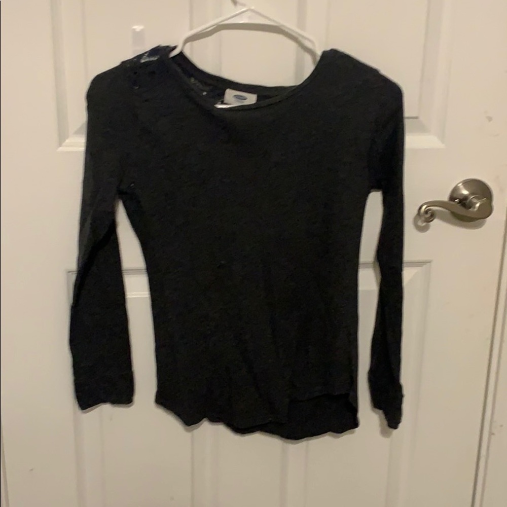 a very comfortable gray old navy tee